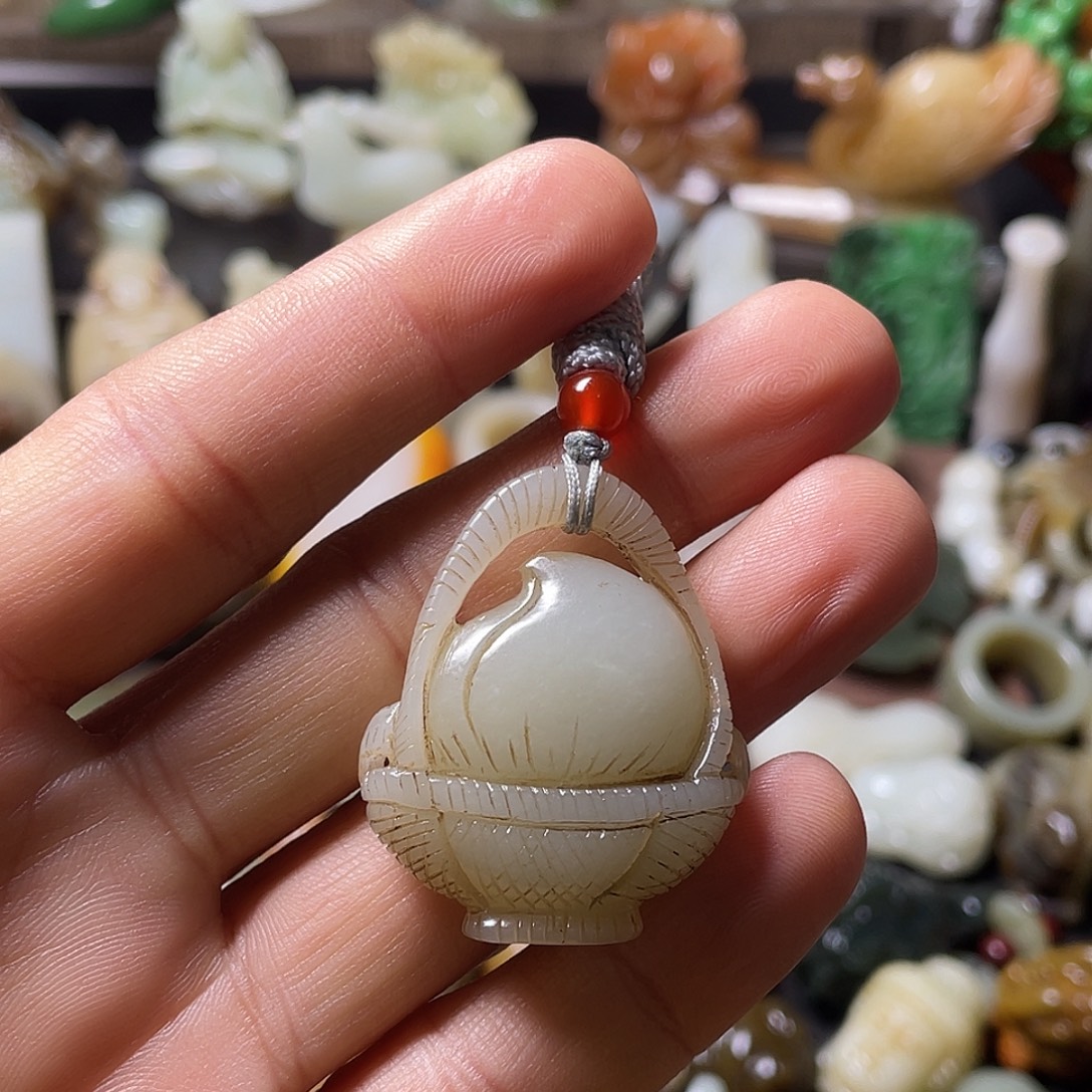 吴***輝和田玉（糖玉）未镶嵌颈饰