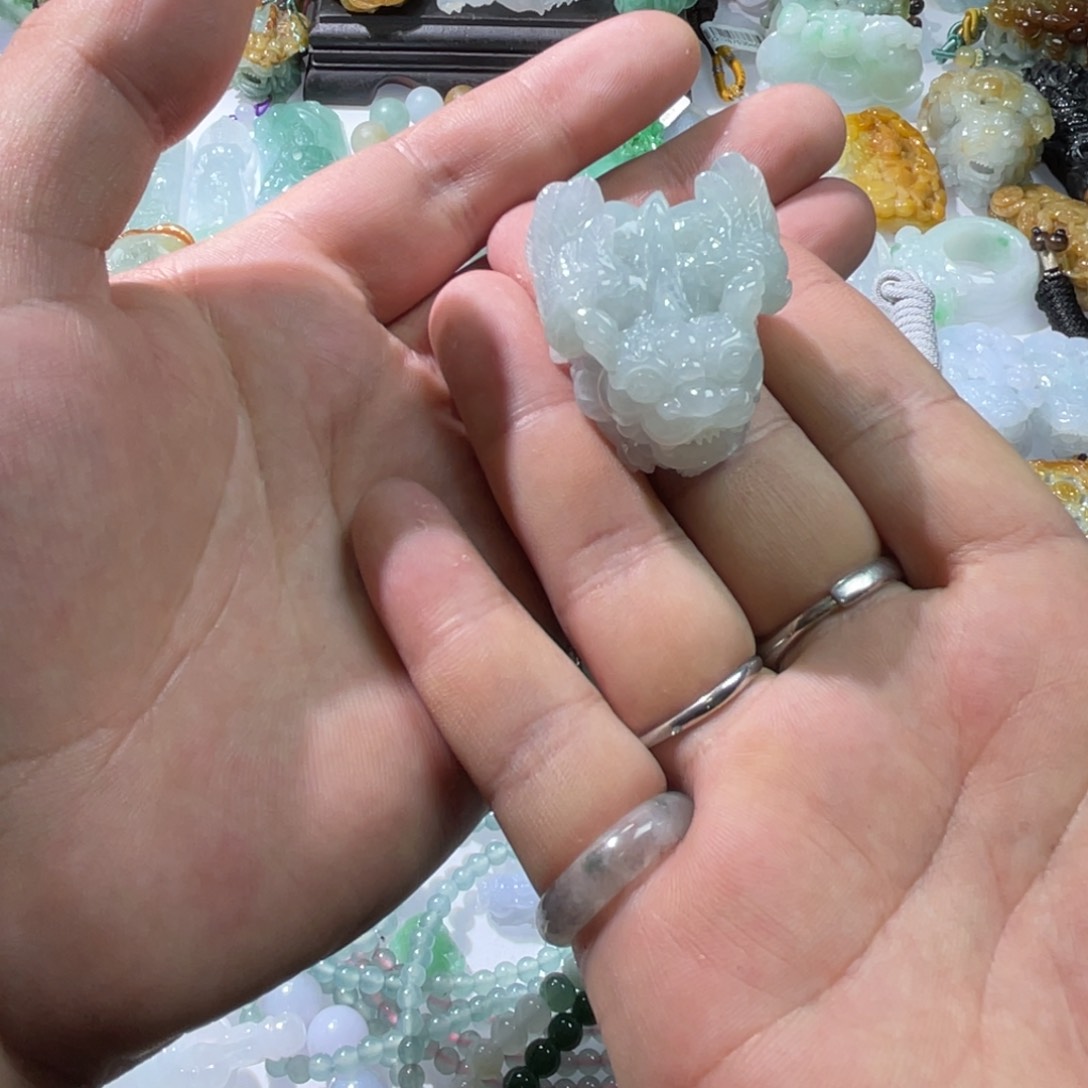 翡翠颈饰未镶嵌天然