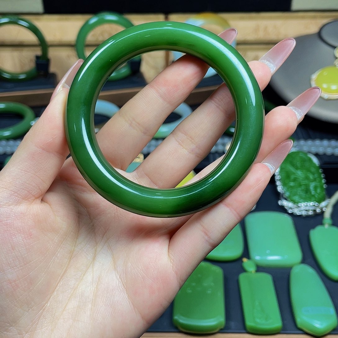 未镶嵌手镯和田玉·碧玉手镯