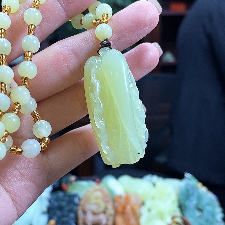 蛇纹石玉吊坠未镶嵌