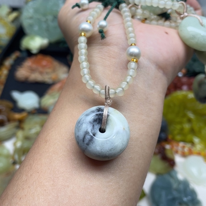 蛇纹石玉未镶嵌颈饰