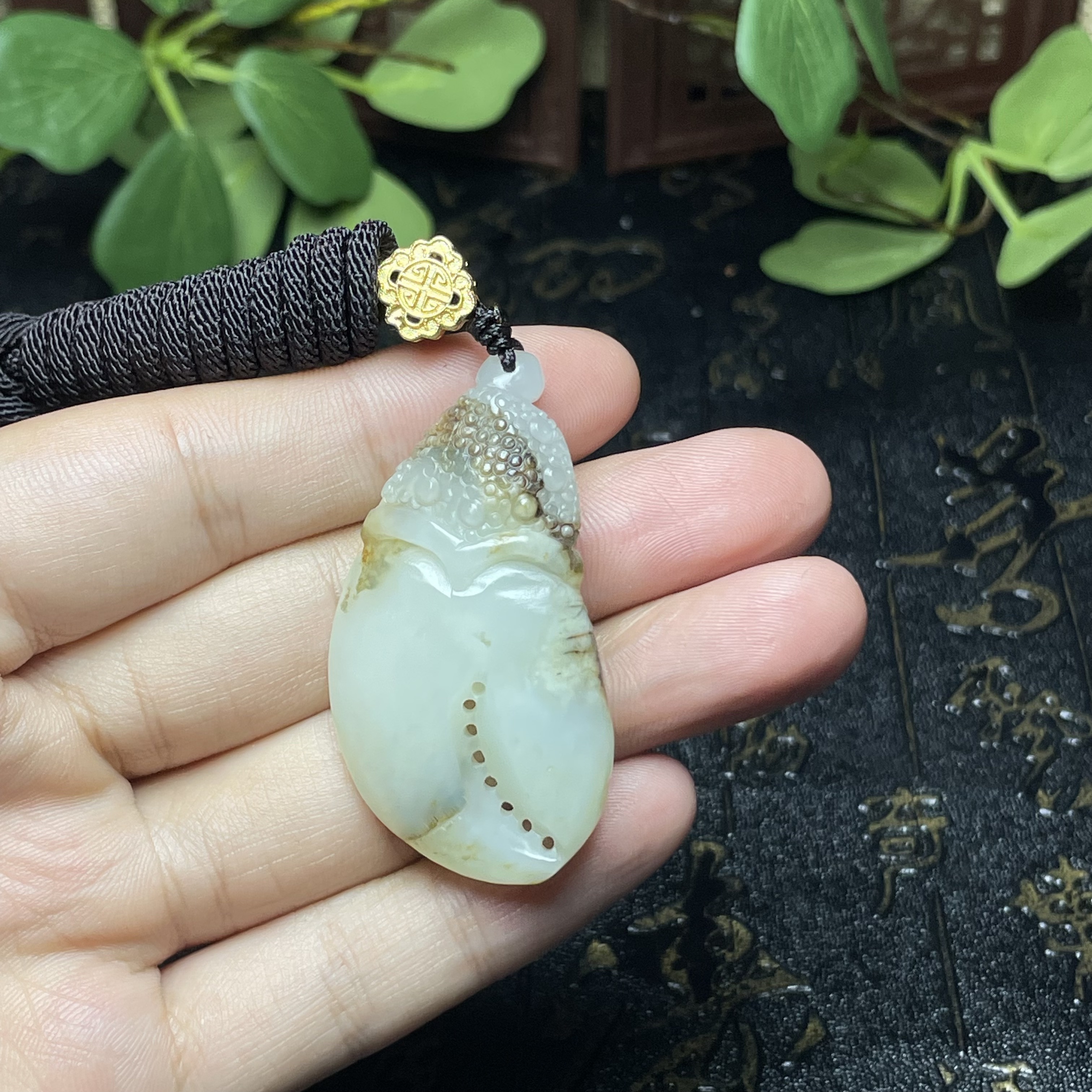 新疆和田玉独籽吊坠挂件带翠黄皮金蟾