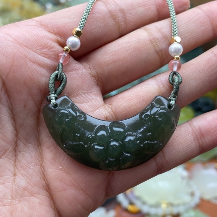 蛇纹石玉未镶嵌吊坠