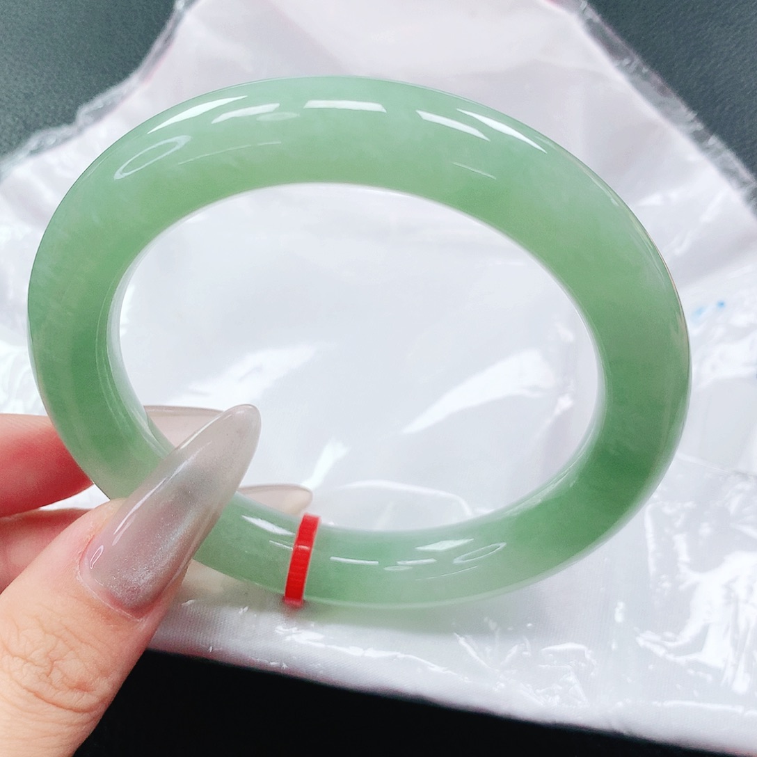 翡翠手镯未镶嵌57圈