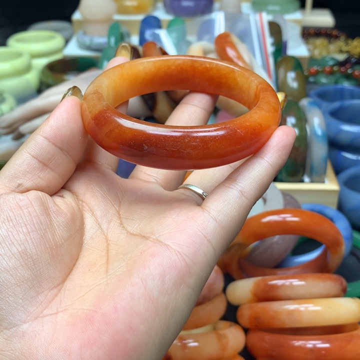 未镶嵌手镯石英质玉贵*