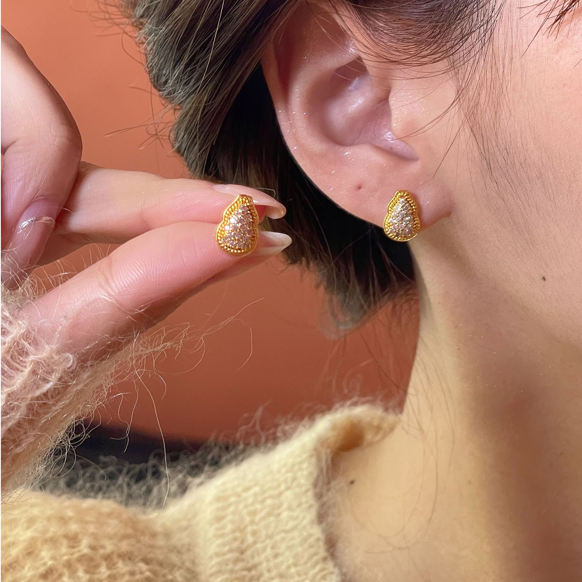  金色葫芦简约女气质耳环小巧法式精致