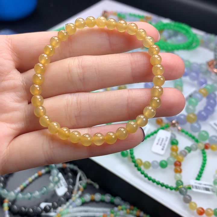 翡翠手镯未镶嵌卡