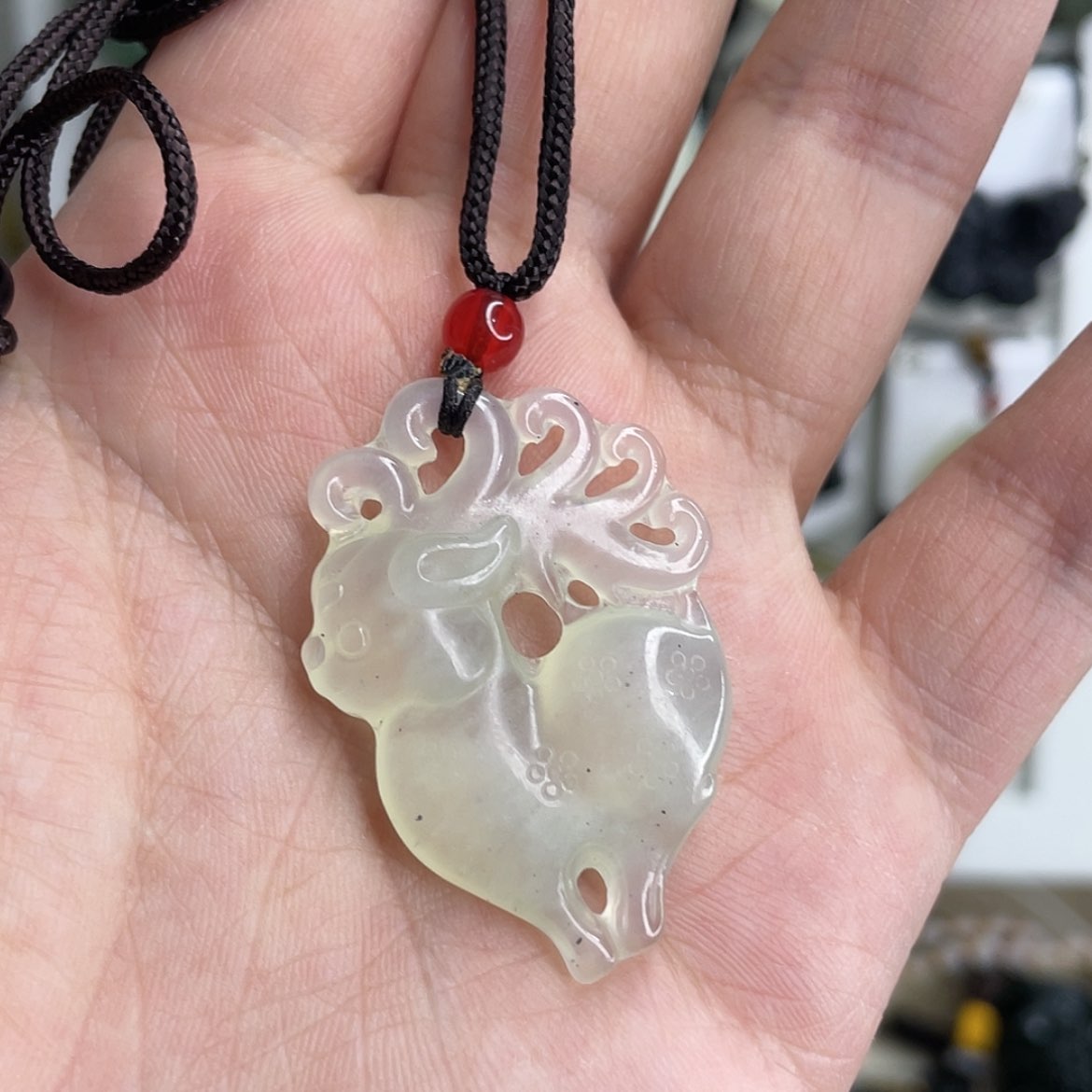 【闪购商品】岫玉颈饰未镶嵌鹿鹿通