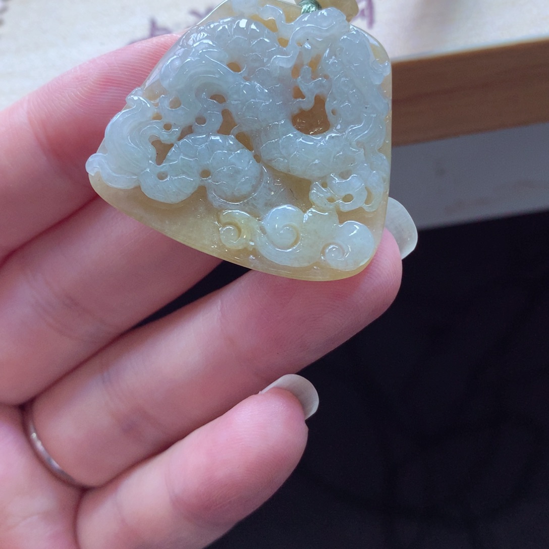 翡翠颈饰未镶嵌吊坠