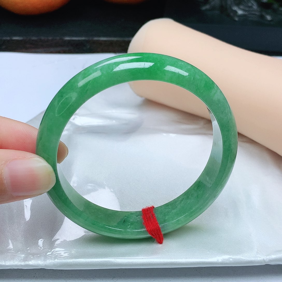 翡翠手镯未镶嵌正5556