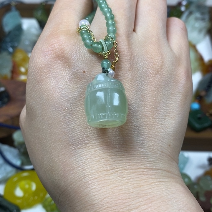 未镶嵌蛇纹石玉吊坠