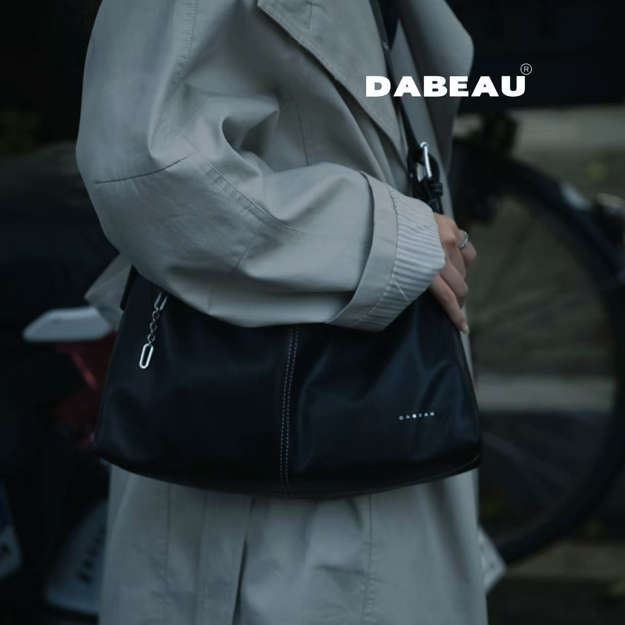 D.A.Beau/迪艾宝【伦敦漫步】中号HOBO头层植鞣小牛皮斜挎包