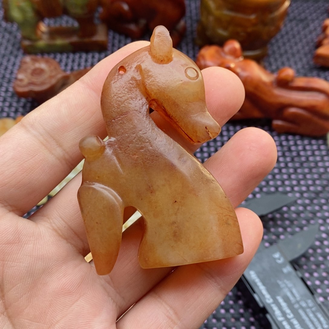 蛇纹石玉颈饰未镶嵌