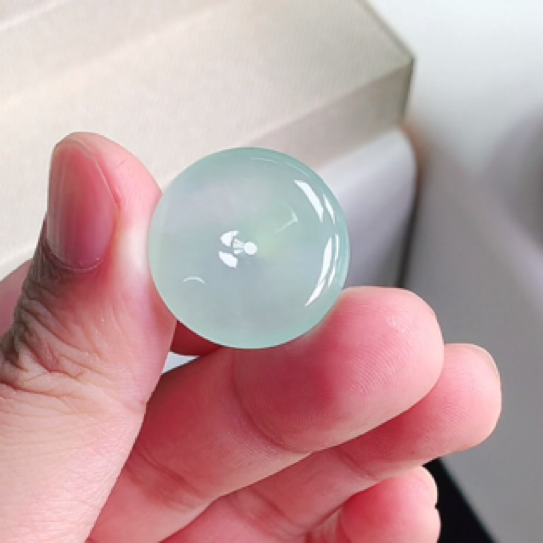 缅甸天然翡翠吊坠