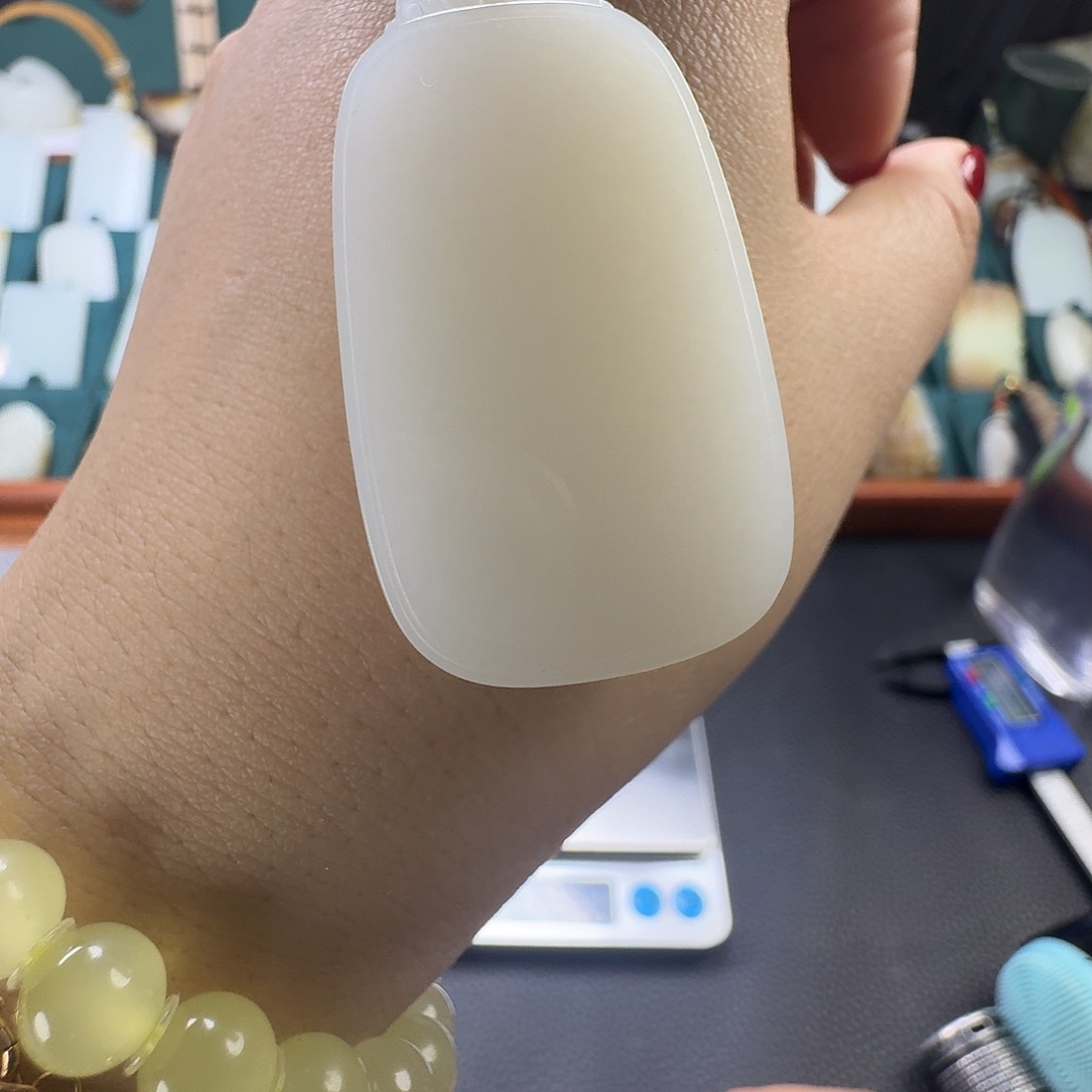 和田玉（糖玉）颈饰未镶嵌