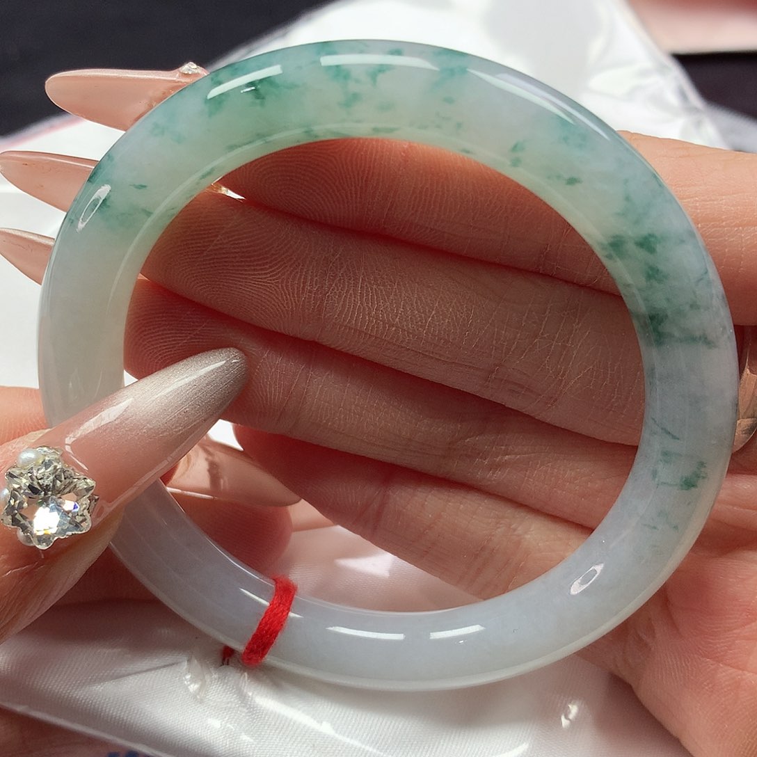 翡翠手镯未镶嵌57圈