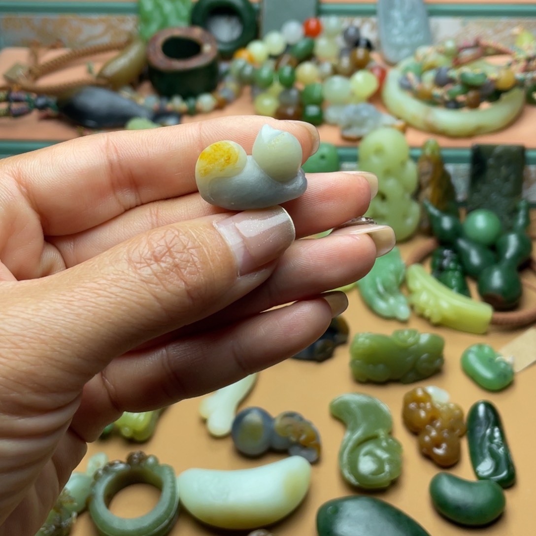 【闪购商品】和田玉未镶嵌颈饰故*里