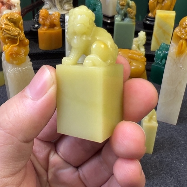 青田石封门青瑞兽钮