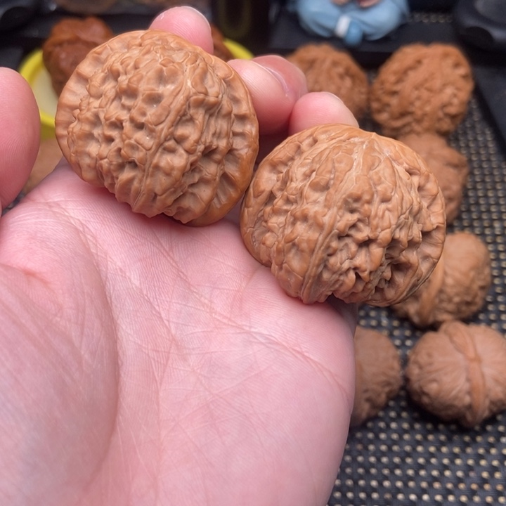 文玩核桃吊坠白狮子