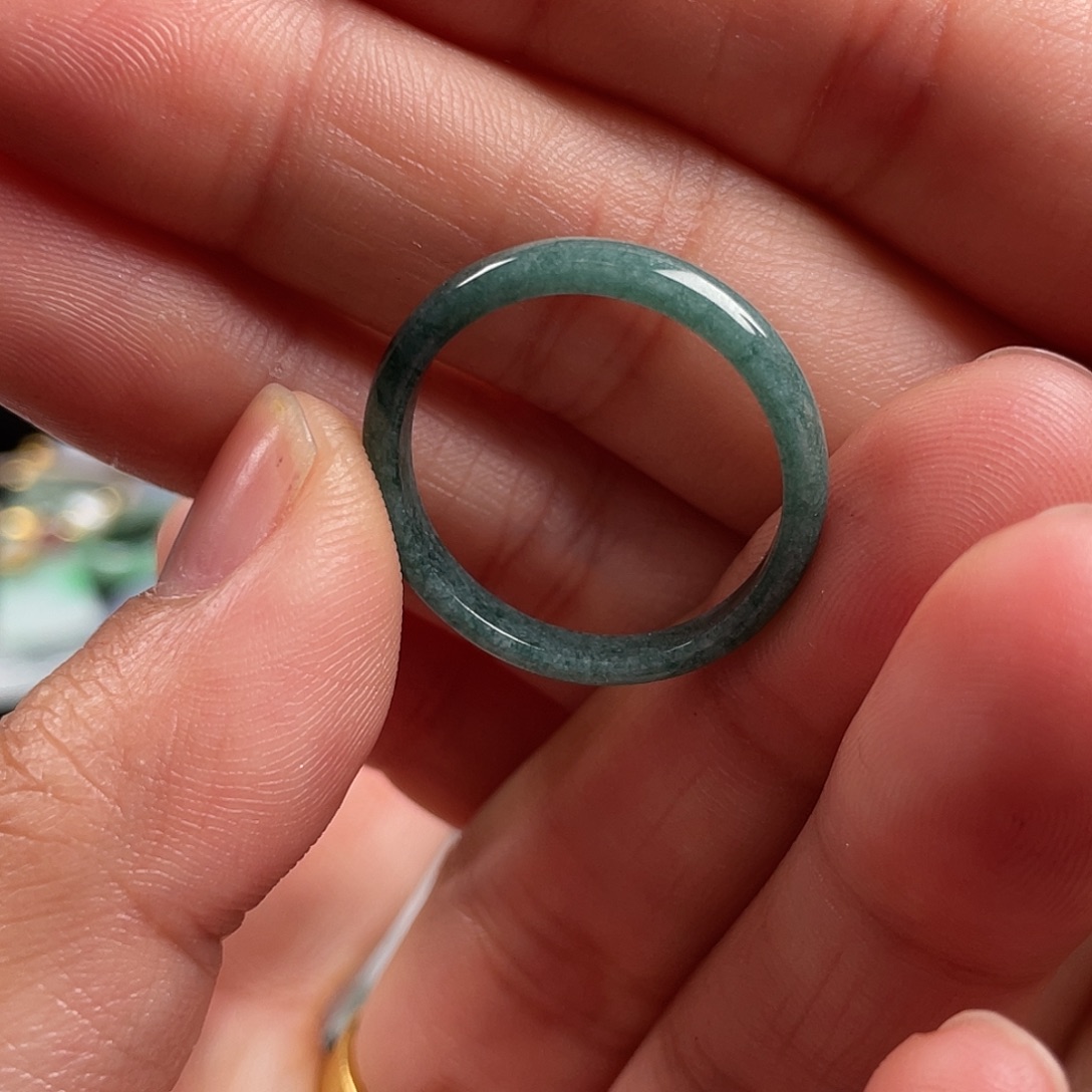 长***。翡翠未镶嵌吊坠(不含链)