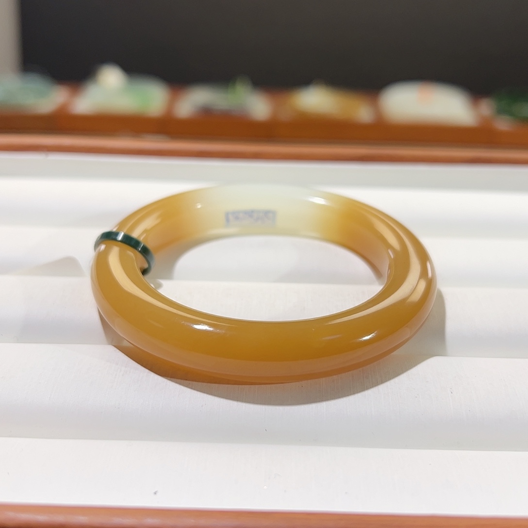 和田玉手镯未镶嵌且末金山红糖白肉美镯