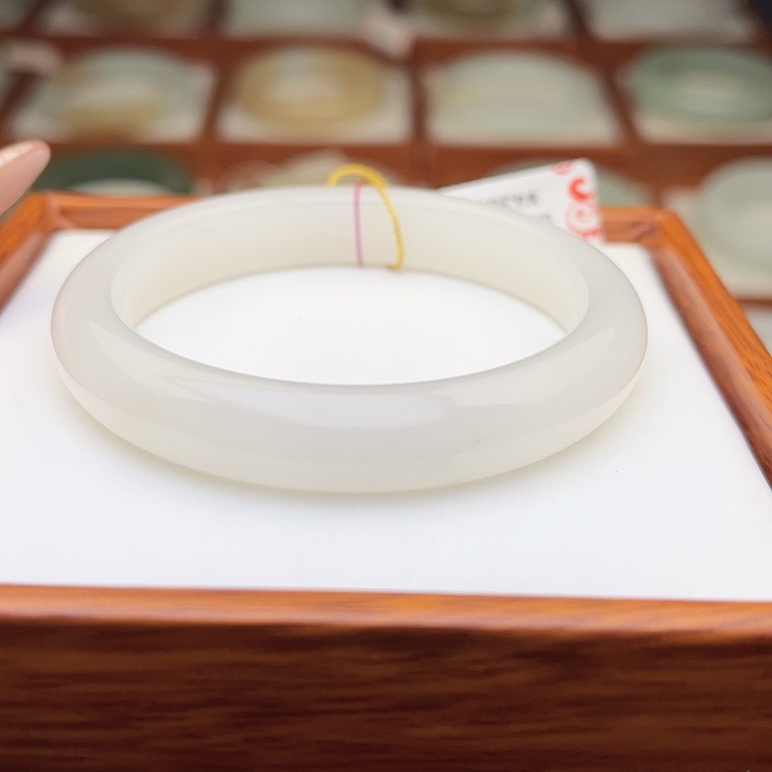 和田玉未镶嵌手镯53