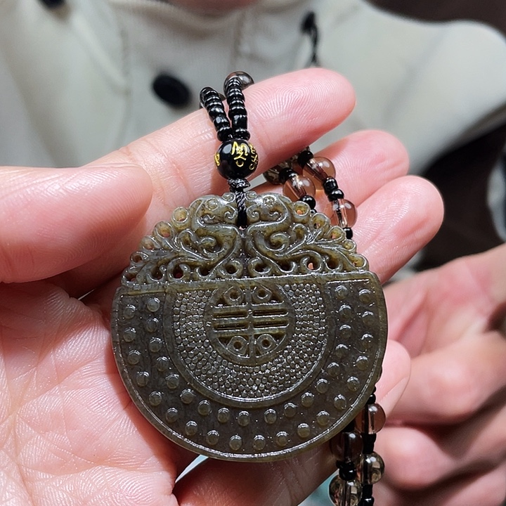 和田玉未镶嵌颈饰多样性