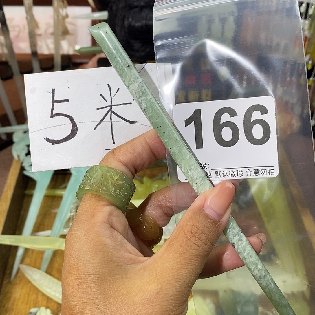 笑***笑未镶嵌蛇纹石玉发饰