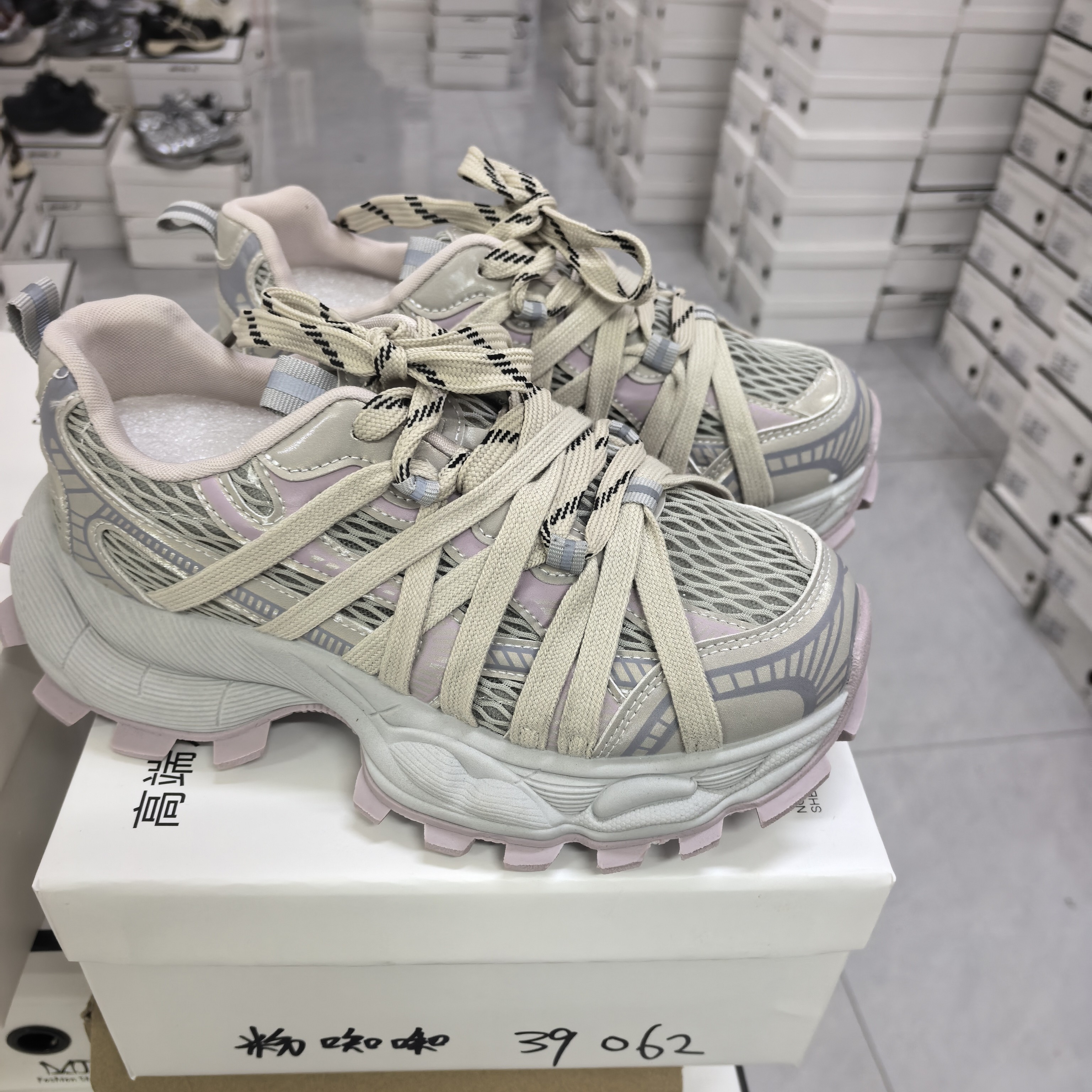 062秋季新款时尚休闲潮流百搭女鞋