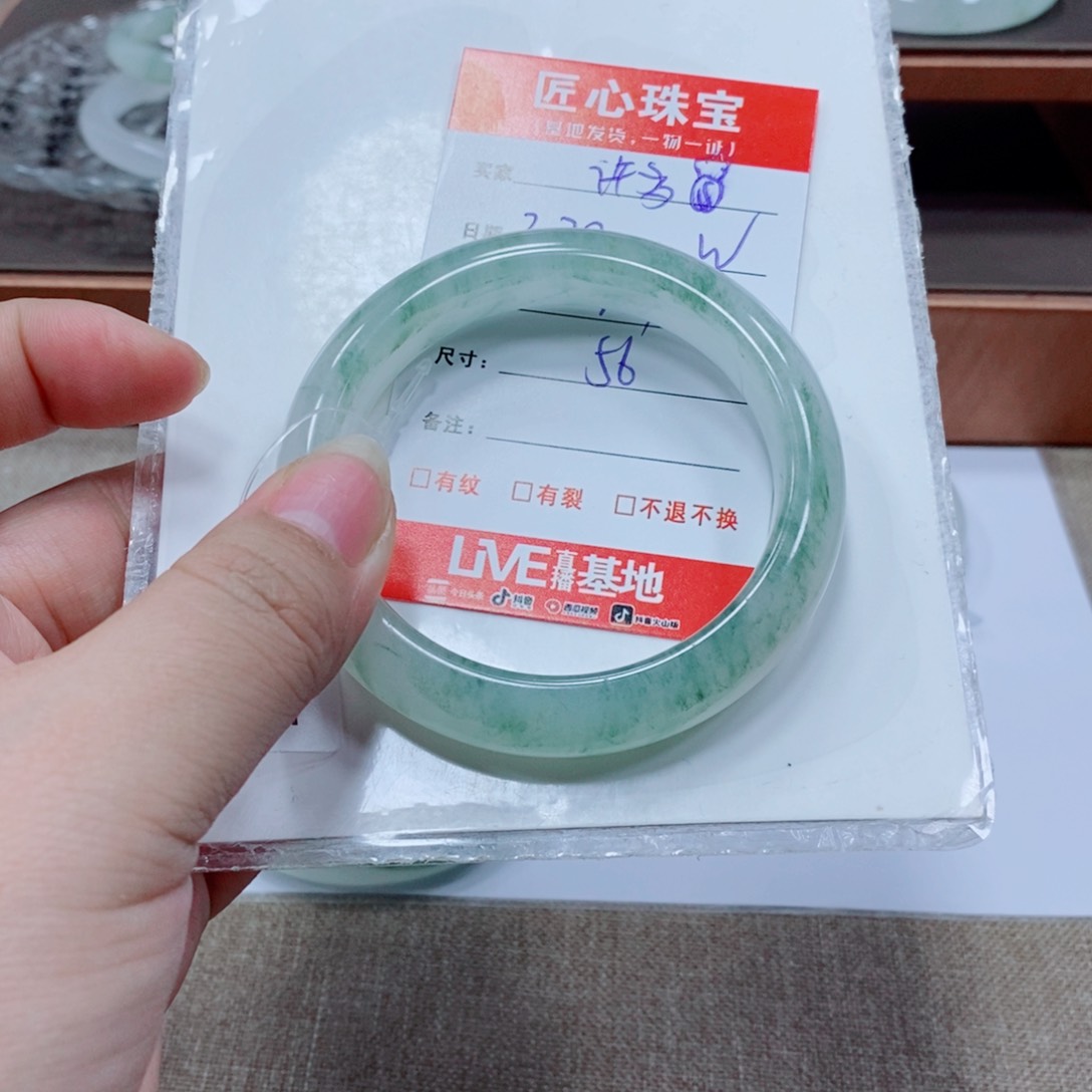 石英质玉未镶嵌手镯许*?