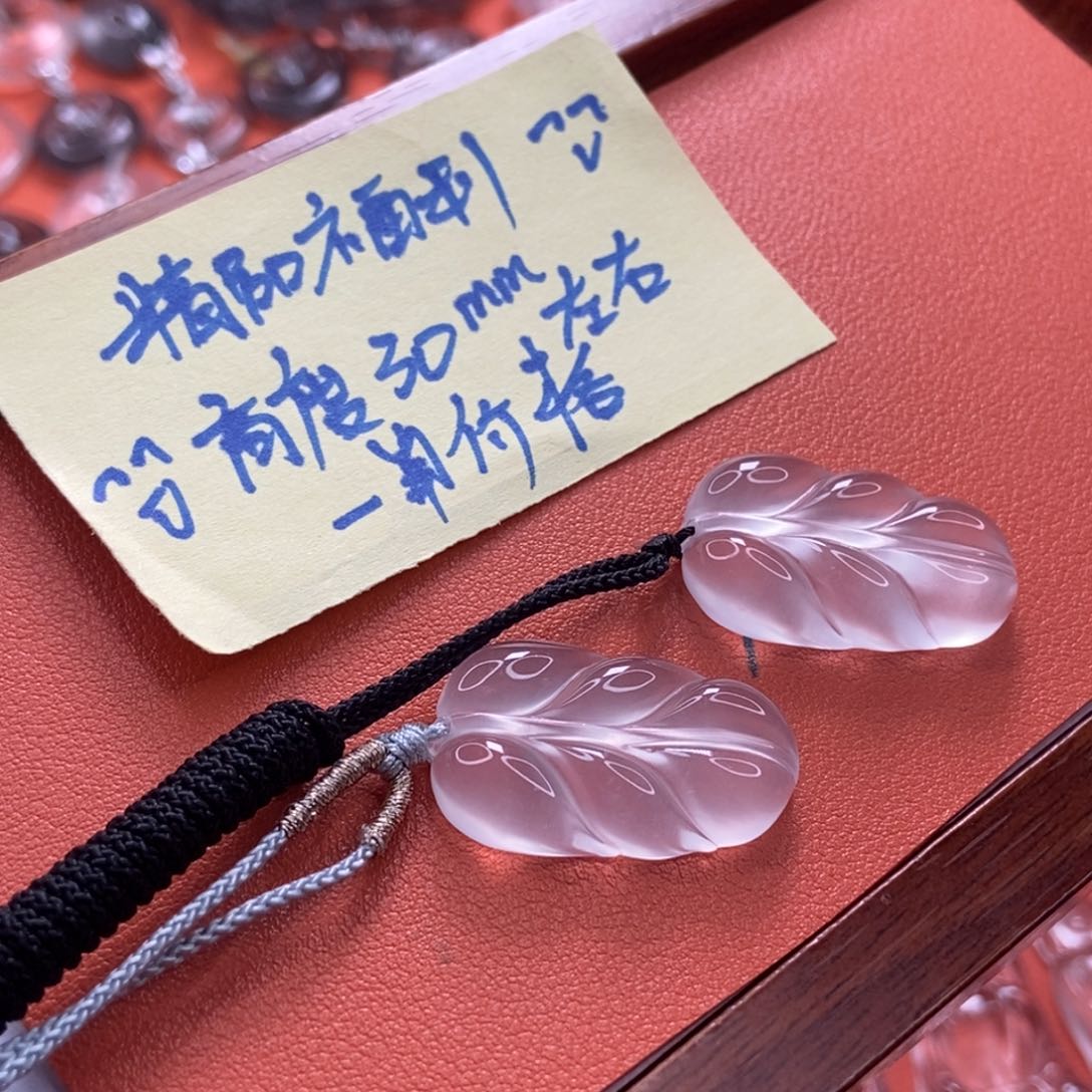 石英质玉未镶嵌颈饰