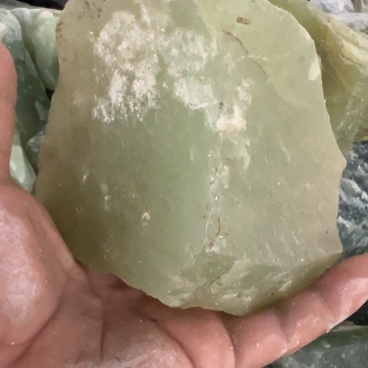 岫玉未镶嵌珠宝奇石