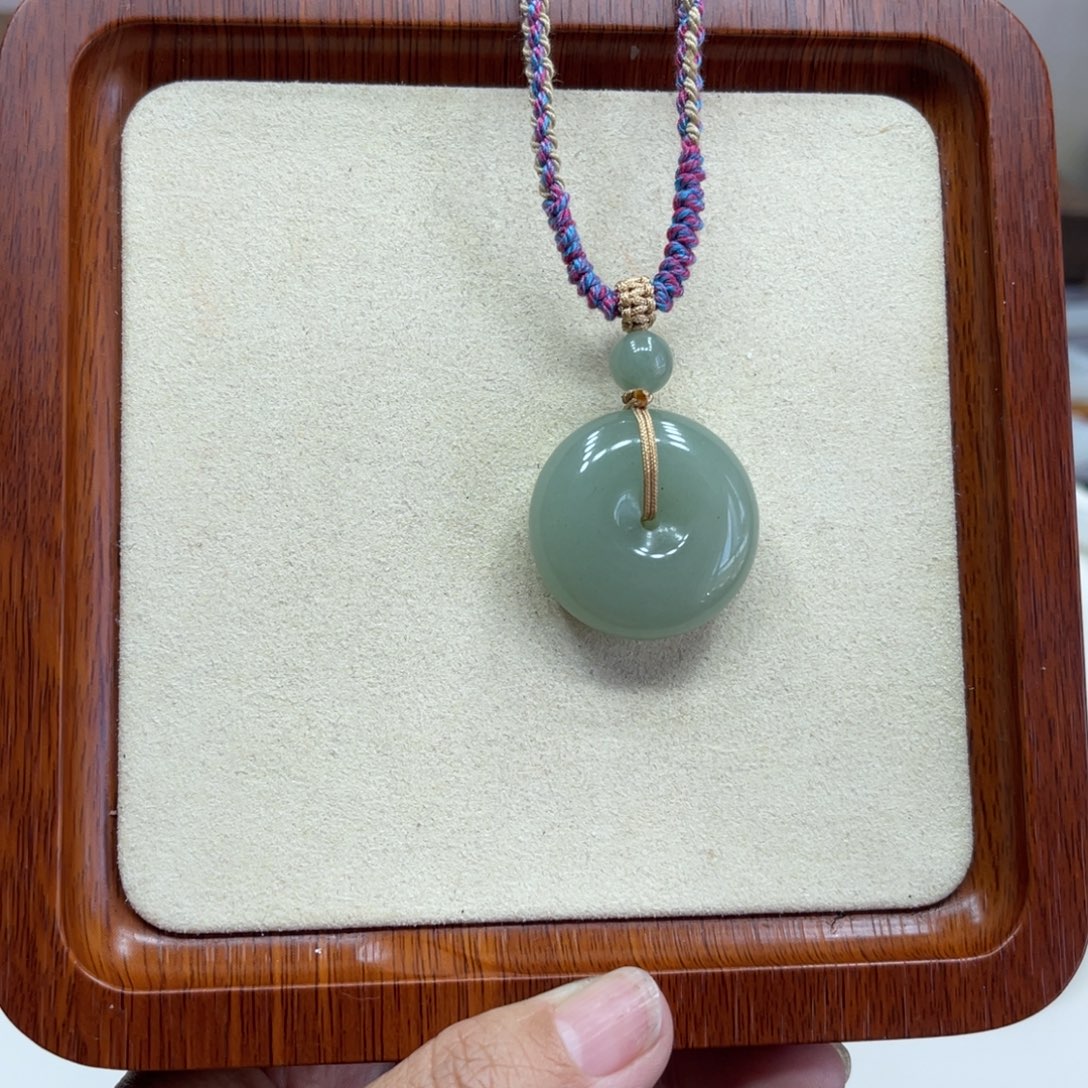 未镶嵌石英岩玉珠宝奇石