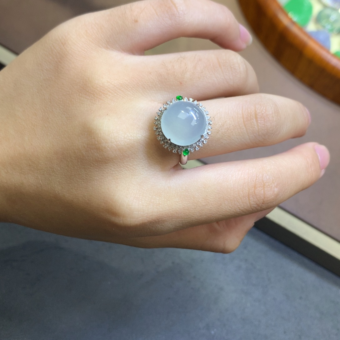 翡翠18K金镶嵌颈饰翡翠