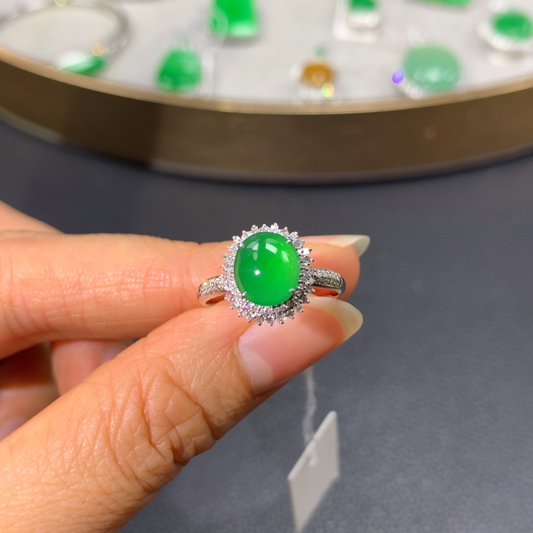 翡翠戒指18K金镶嵌翡翠