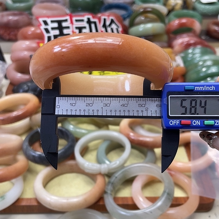 石英质玉（非洲翠）合金手镯