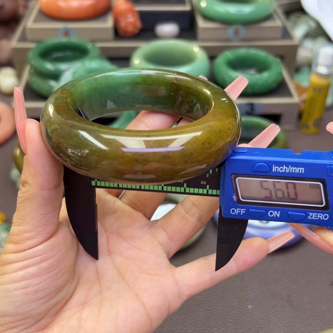 未镶嵌手镯石英岩玉