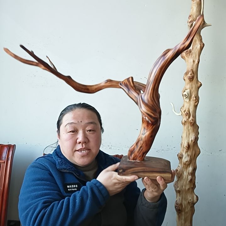 刄太行崖柏成品摆件