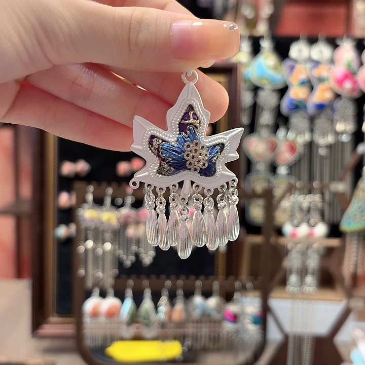 织绣云织谣老绣饰品306