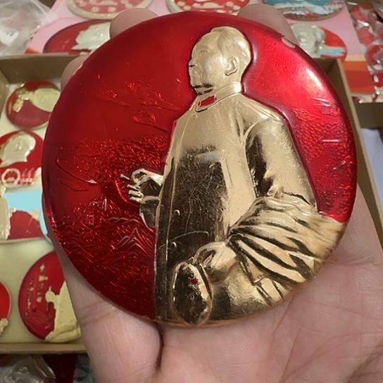 奕***爱其他普通金属圆形红色人物形象