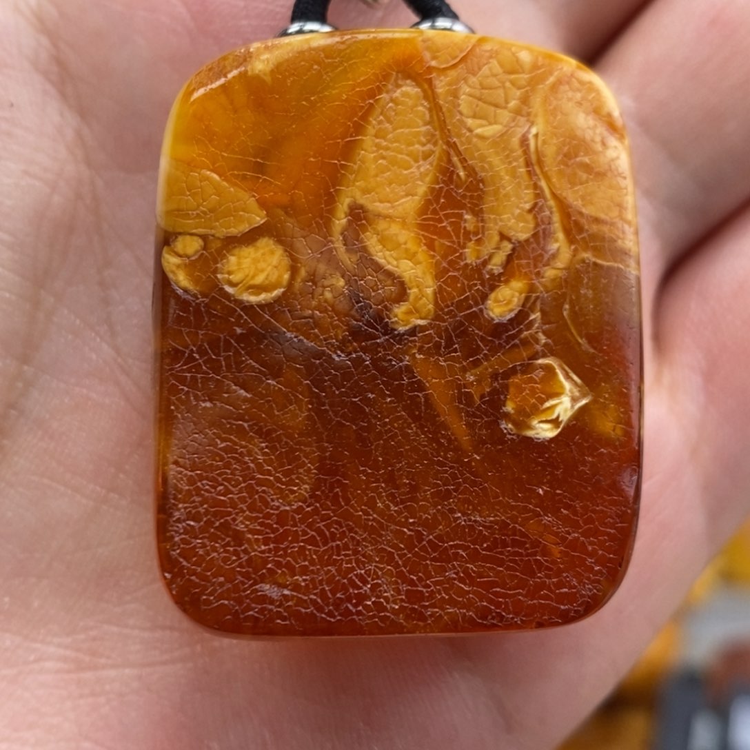 琥珀吊坠(赠链)未镶嵌