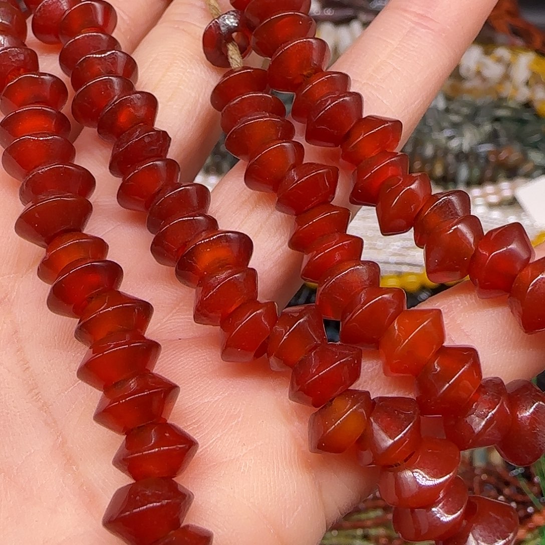 玛瑙/玉髓合金珠宝半成品老料红玛瑙飞碟一条