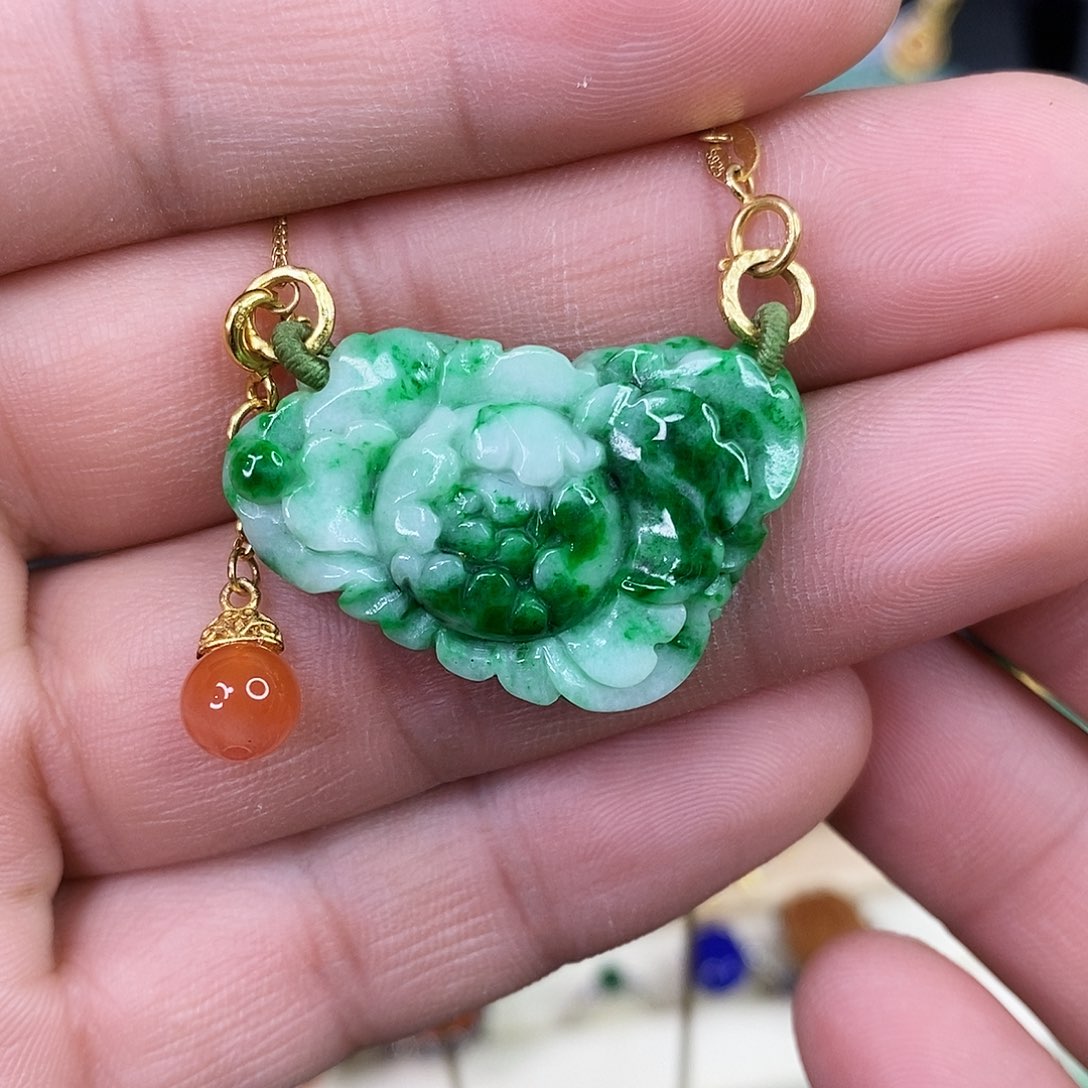 颈饰未镶嵌翡翠吊坠