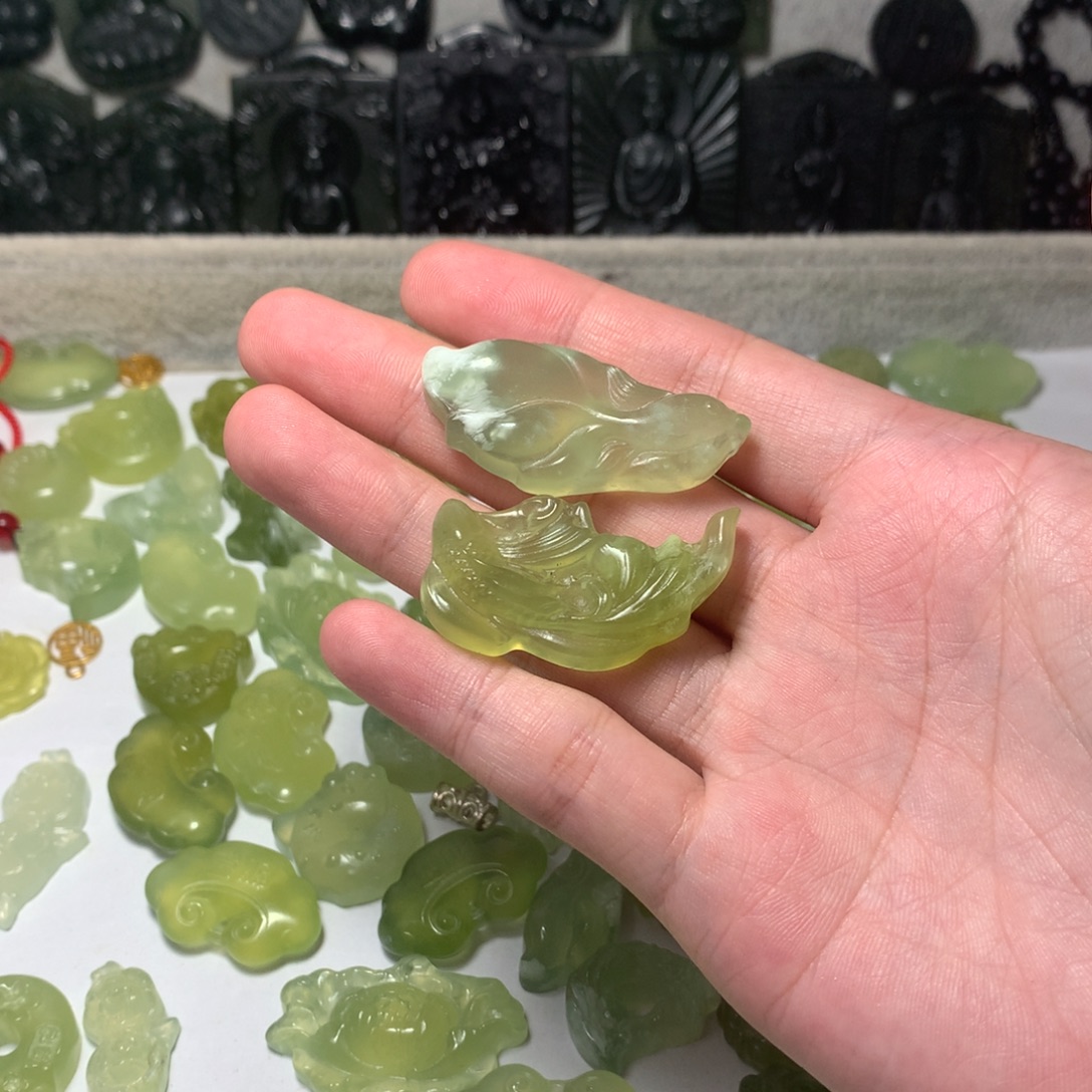 合金蛇纹石玉颈饰