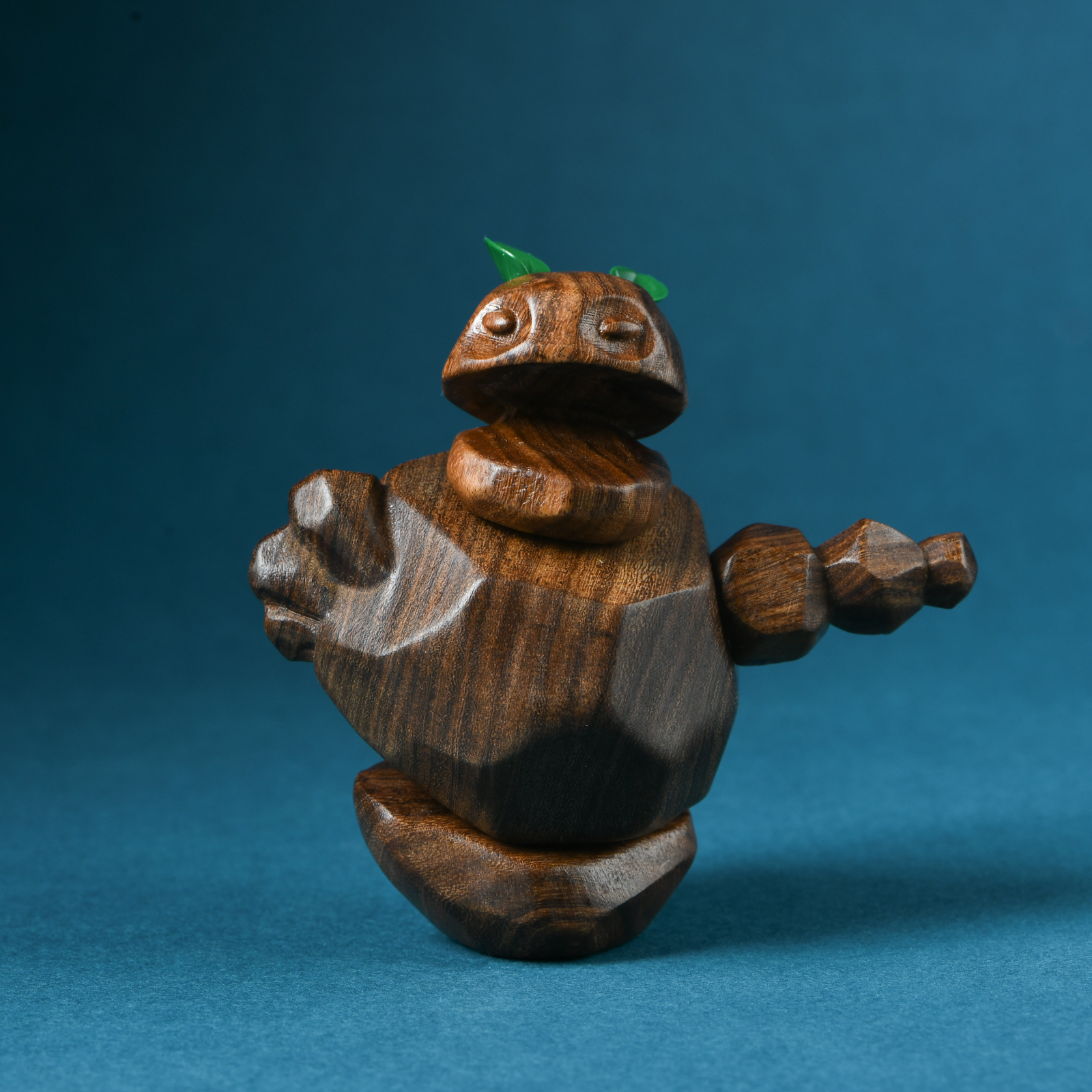 金丝檀精雕石矶娘娘活动摆件