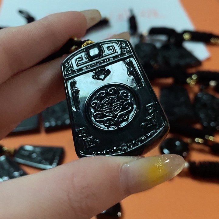 翡翠颈饰未镶嵌啾*