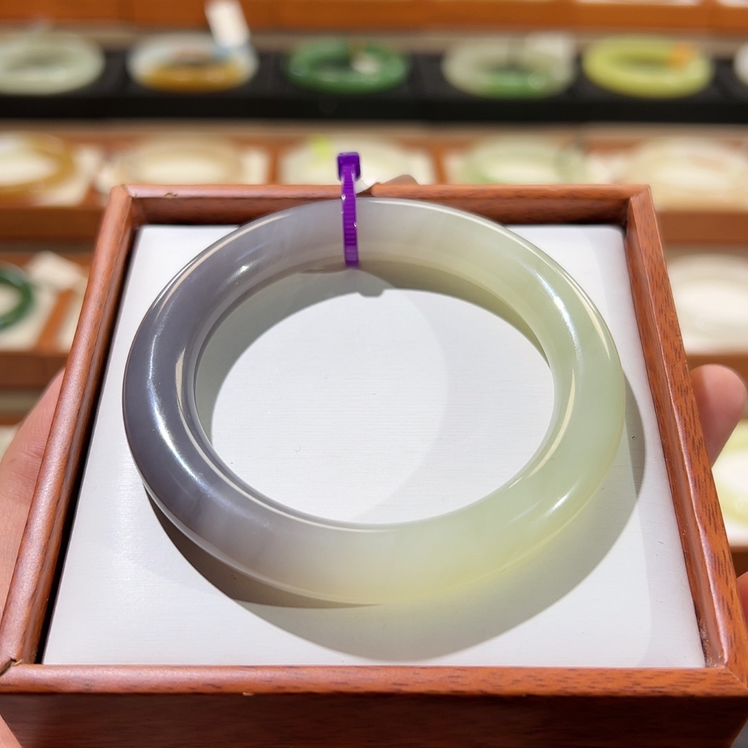 和田玉手镯未镶嵌紫翠半山水