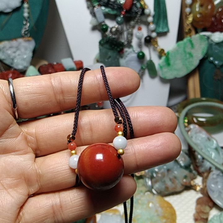 翡翠吊坠(赠链)未镶嵌