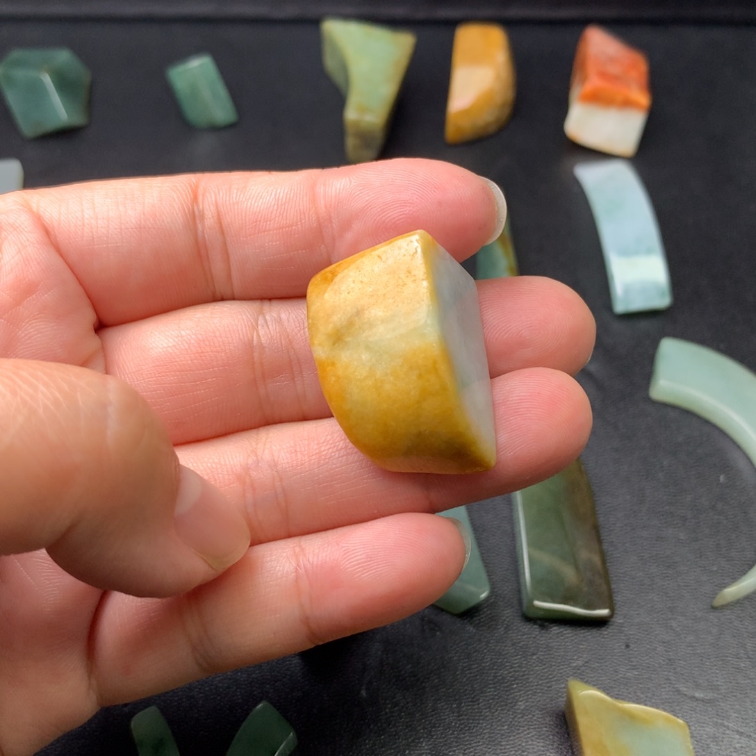 翡翠未镶嵌颈饰翡翠首饰