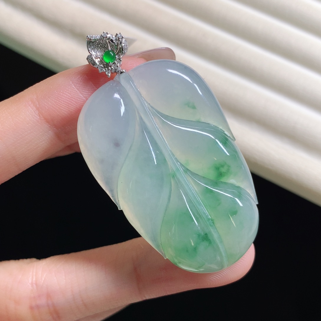 翡翠颈饰18K金镶嵌大叶子